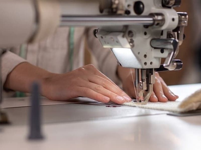 ¿Sirve cualquier hilo para coser y bordar a máquina?