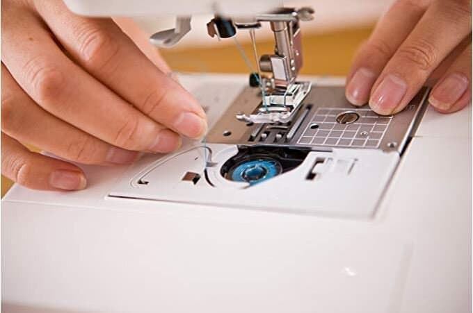 Brother CS10 – Máquina de Coser Electrónica con 40 Puntadas y Pantalla LCD + Regalo mesa de extensión - Imagen 2