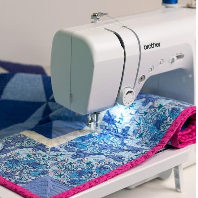 Brother FS70W – Máquina de Coser Electrónica con 70 Puntadas y Mesa Extensible - Imagen 5
