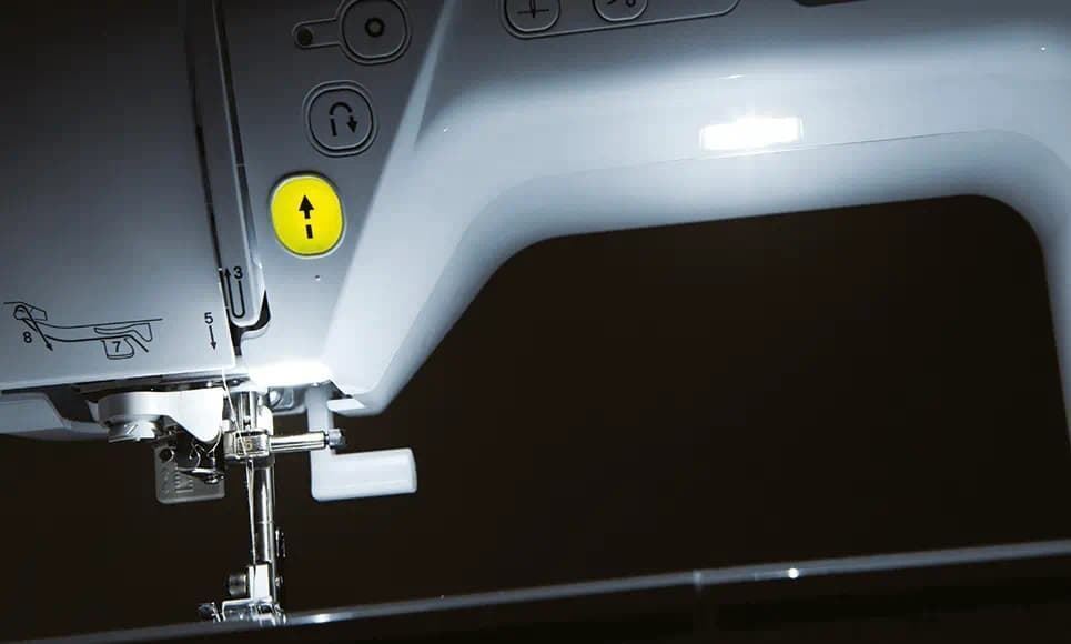 Brother Innov-is 1100 – Máquina de Coser Electrónica con 140 Puntadas y Amplio Área de Trabajo - Imagen 2
