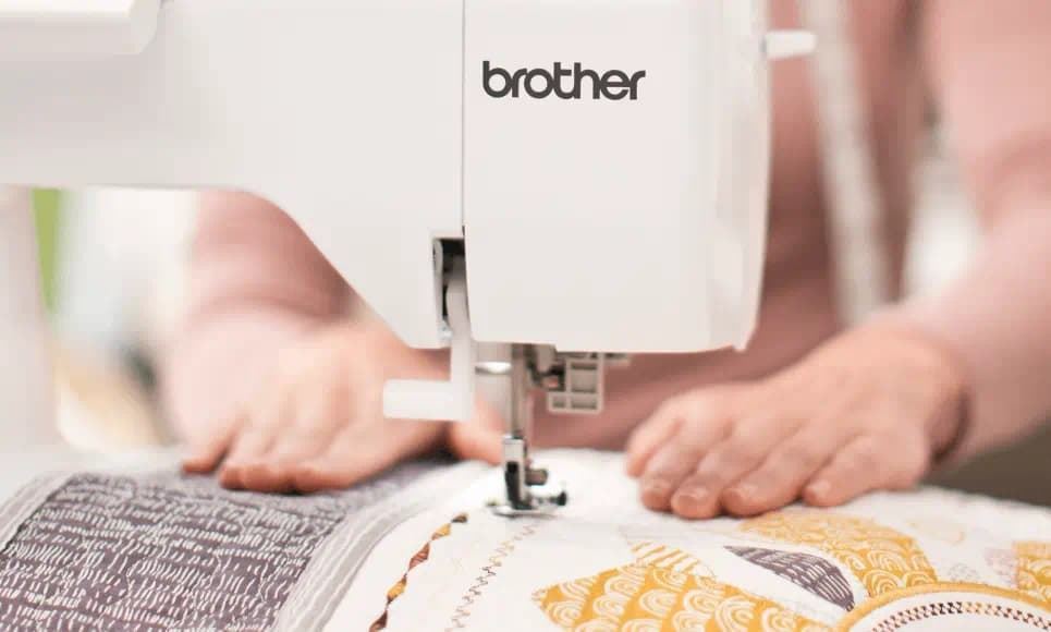Brother Innov-is 1100 – Máquina de Coser Electrónica con 140 Puntadas y Amplio Área de Trabajo - Imagen 4