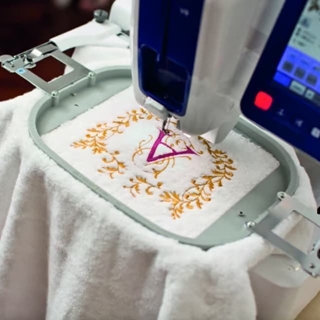 Brother VR – Bordadora Profesional de 1 Aguja con Área de 200x200 mm - Imagen 2