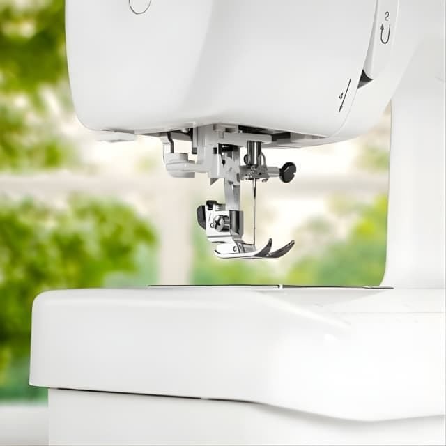 Máquina de Coser Mecánica Elna 340 EXPLORE con 23 Puntadas, Ojal Automático y Maleta Rígida - Imagen 5
