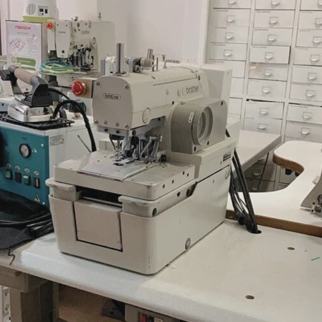 Máquina de Ojales Electrónica Brother de Segunda Mano – Tecnología y Precisión al Mejor Precio - Imagen 3